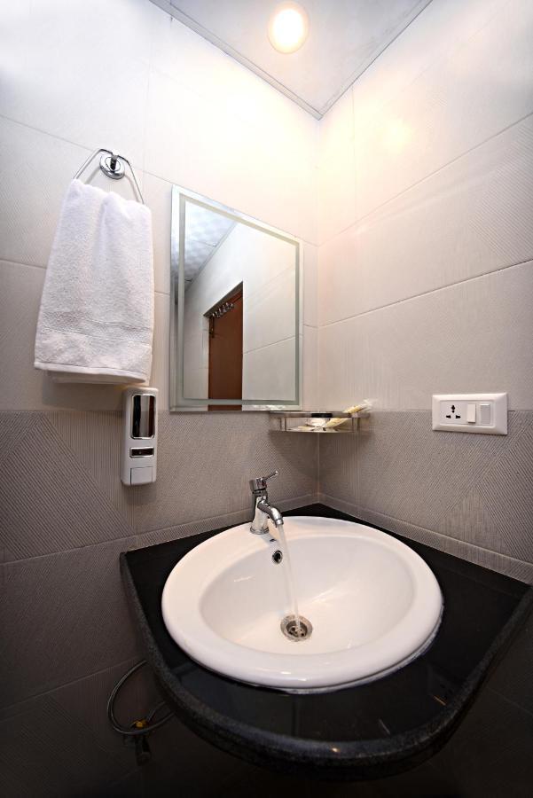 Hotel Simal Kathmandu Bagian luar foto