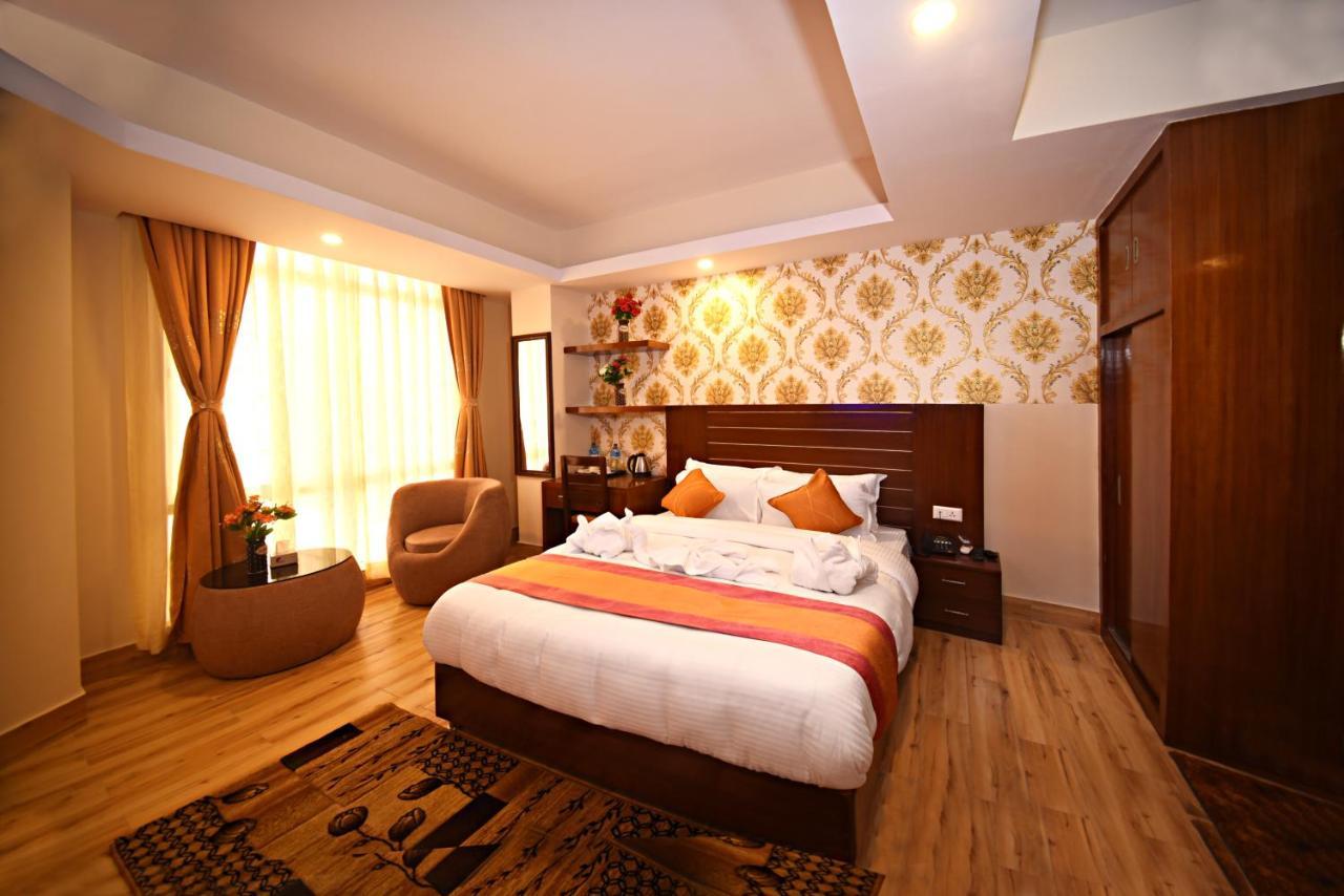 Hotel Simal Kathmandu Bagian luar foto