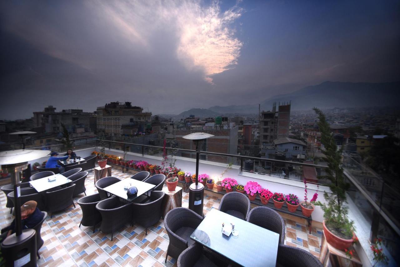 Hotel Simal Kathmandu Bagian luar foto
