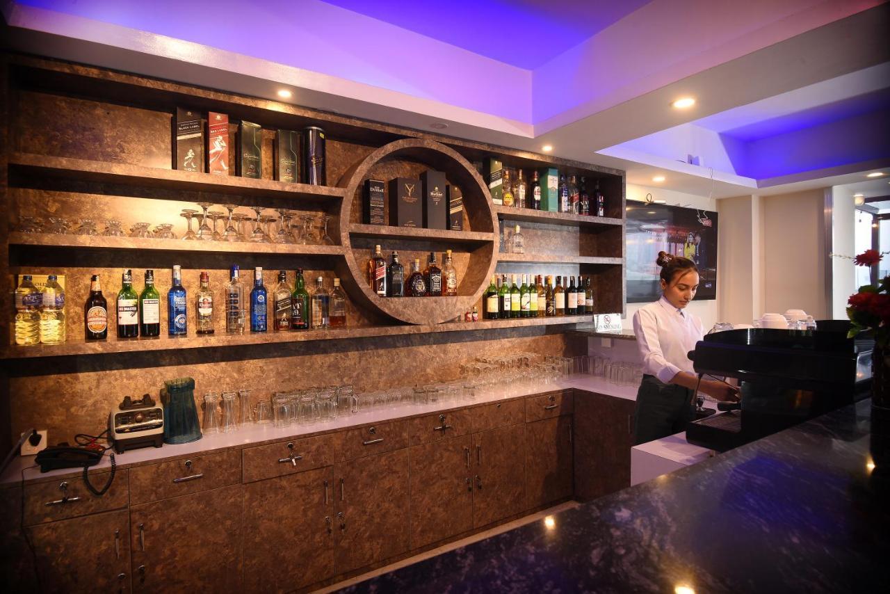 Hotel Simal Kathmandu Bagian luar foto