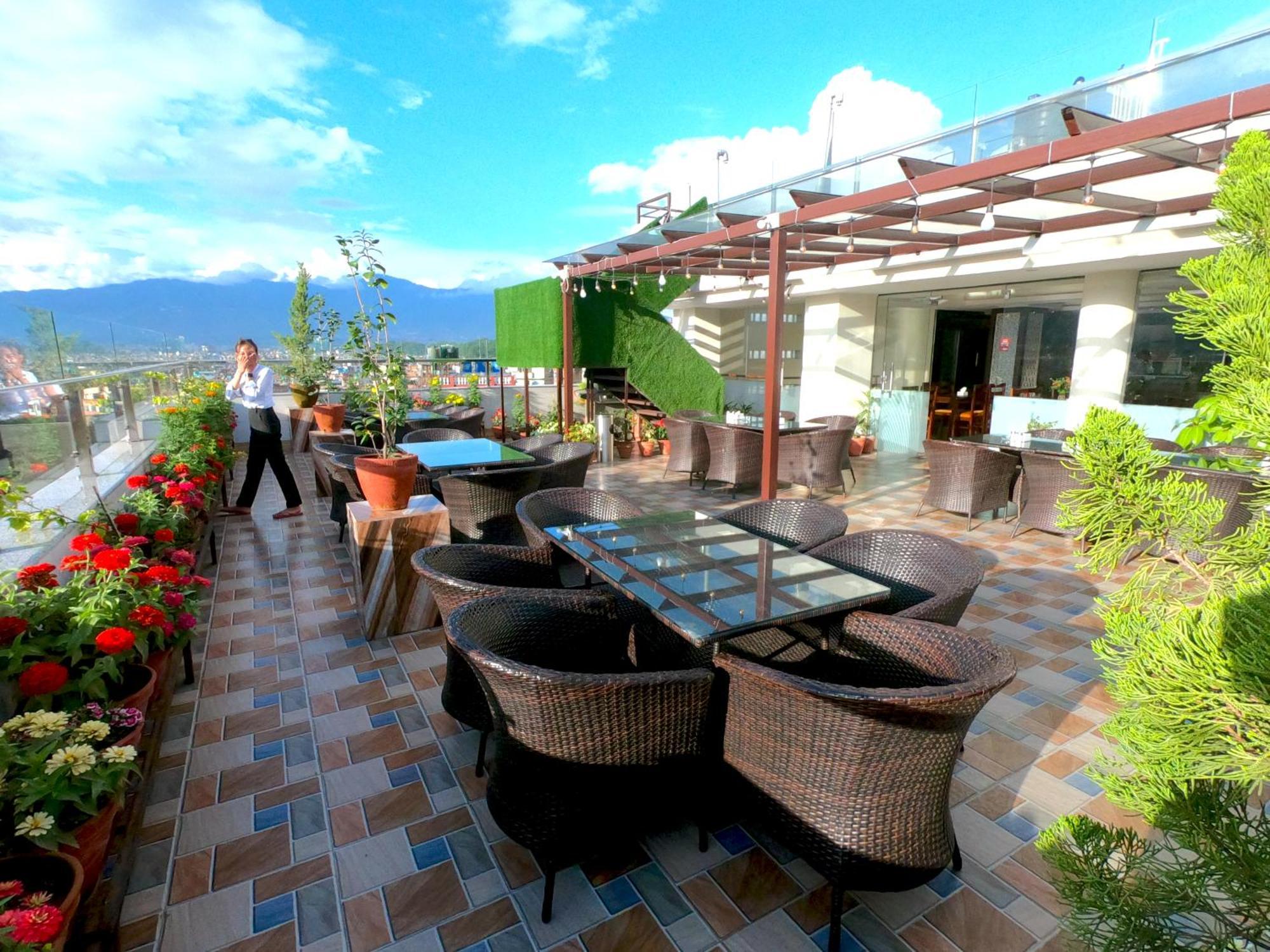 Hotel Simal Kathmandu Bagian luar foto